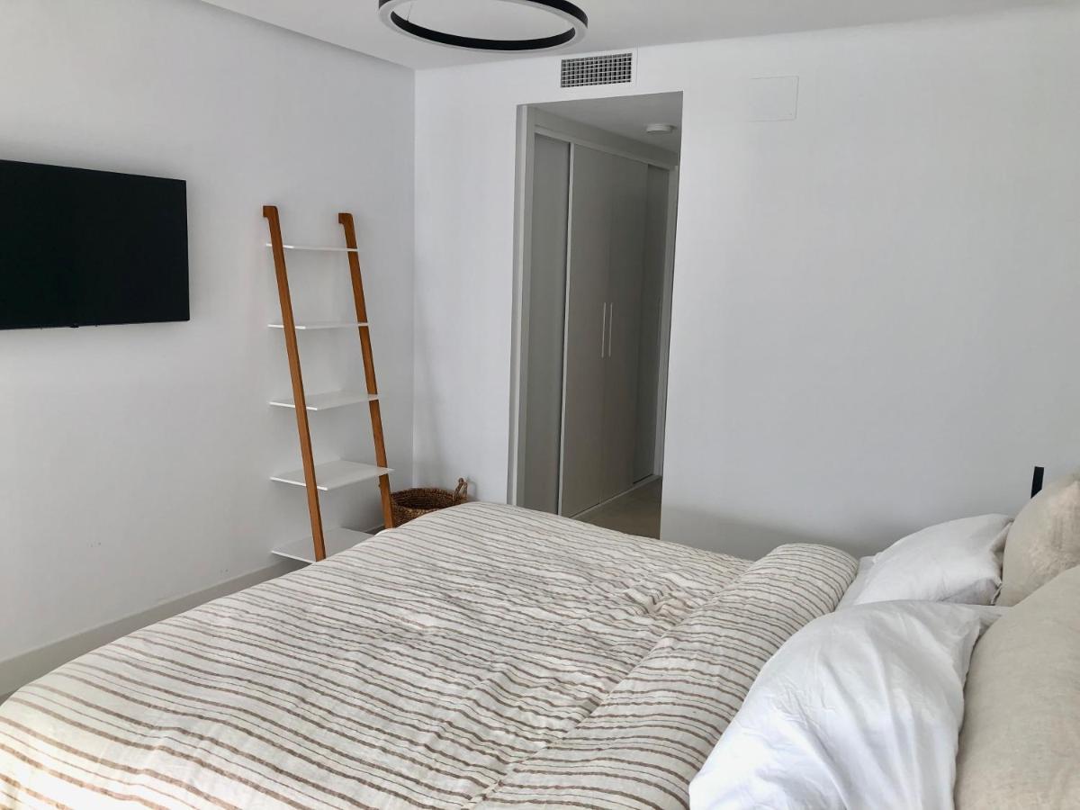 Modern Apartment In Front Of Cabopino Golf Марбеля Екстериор снимка