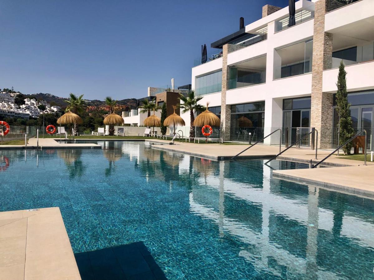 Modern Apartment In Front Of Cabopino Golf Марбеля Екстериор снимка